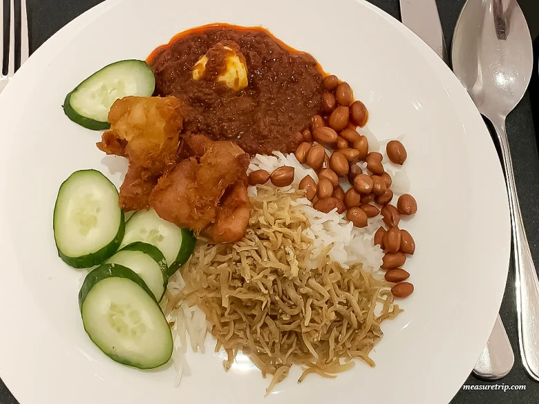 マレーシアの国民的料理「ナシレマ - NASI LEMAK」